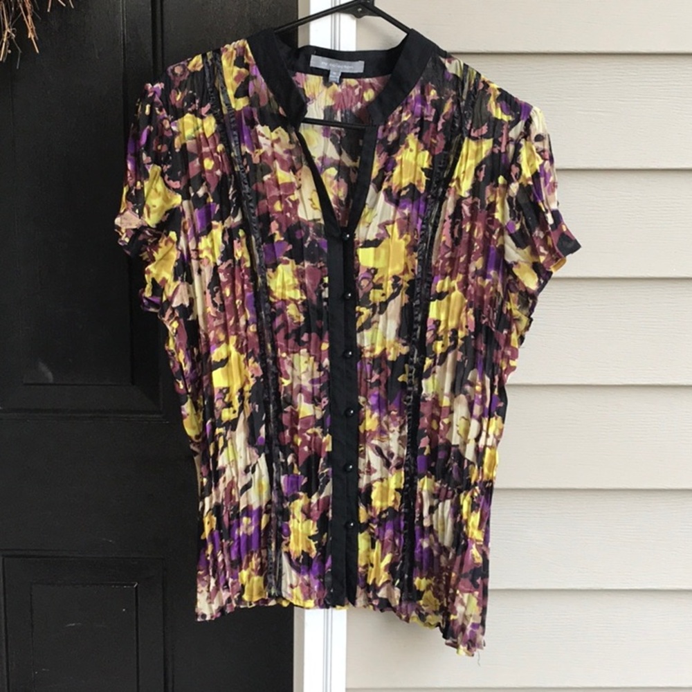 NY Collection brand beautiful accordian style top!